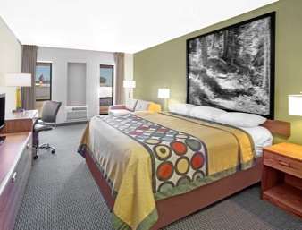 Super 8 By Wyndham Windsor/madison North Hotel 2*